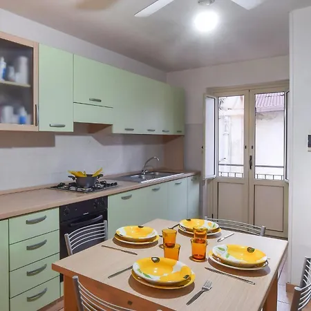 Prázdninový dům 1 Bedroom Beautiful In