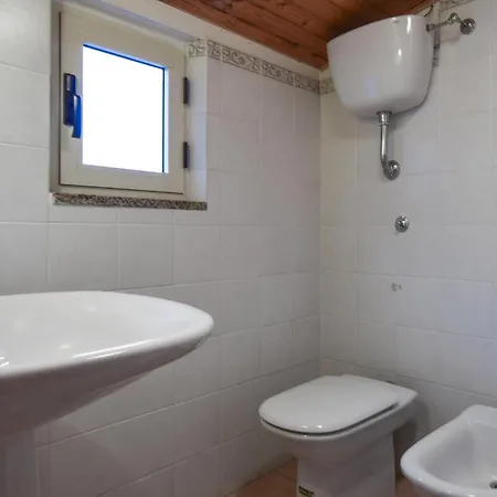 Prázdninový dům 1 Bedroom Beautiful In *