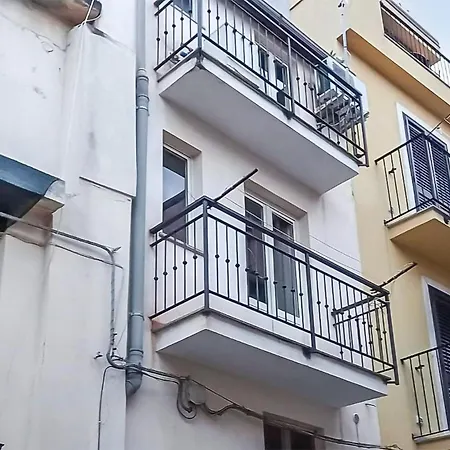 1 Bedroom Beautiful In Prázdninový dům *