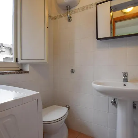 1 Bedroom Beautiful In Prázdninový dům *